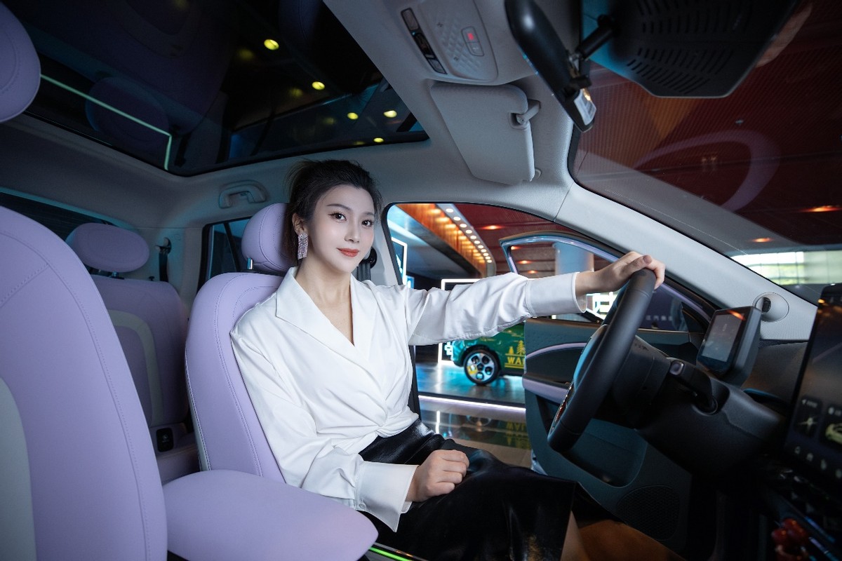 纯电家轿搅局者,新能源搅局者零跑b11