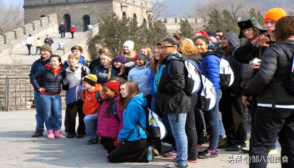 外国游客涌入中国,外国人大量涌入中国是好是坏