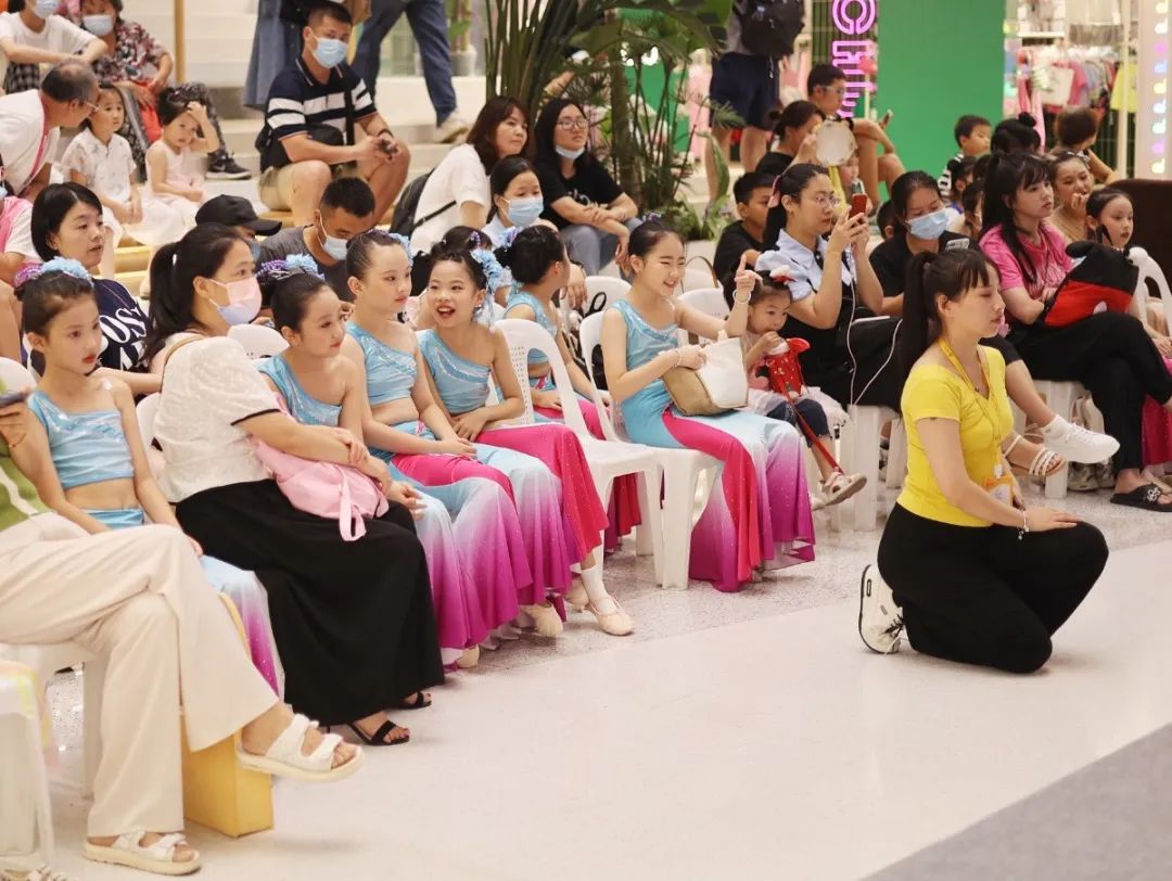 舞蹈表演培训推荐哪家,舞蹈机构还是舞蹈学校