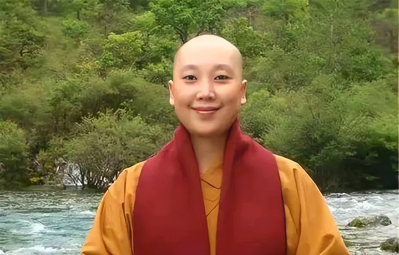 歌手李娜出家后靠什么生活,歌手李娜为什么会选择出家