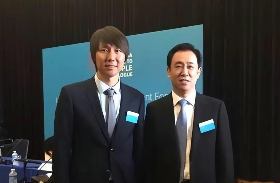 中国足坛“人才辈出”，又一名副主席机场落网，已退休+移民