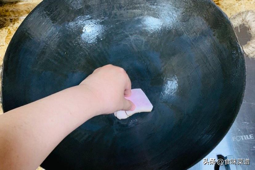 刚买的新铁锅怎么开锅不需要猪肉,新铁锅买回来有没有简单方法开锅