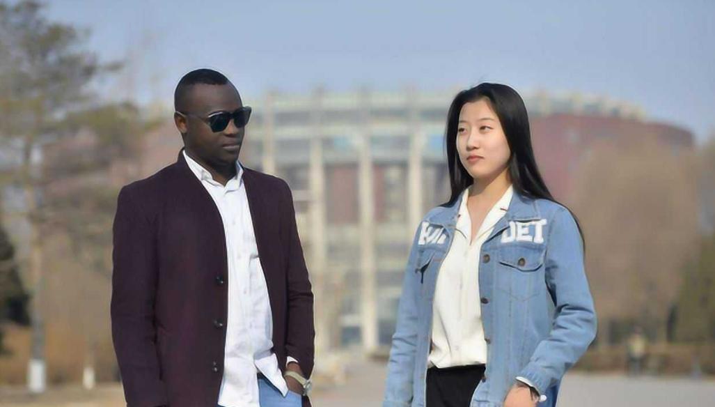 “凭什么不可以嫁黑人？”女学生大尺度言论引争议：要谨记恩惠