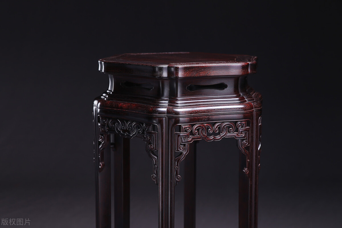 红木家具持续低迷,“跌落神坛”的顶流商品红木家具