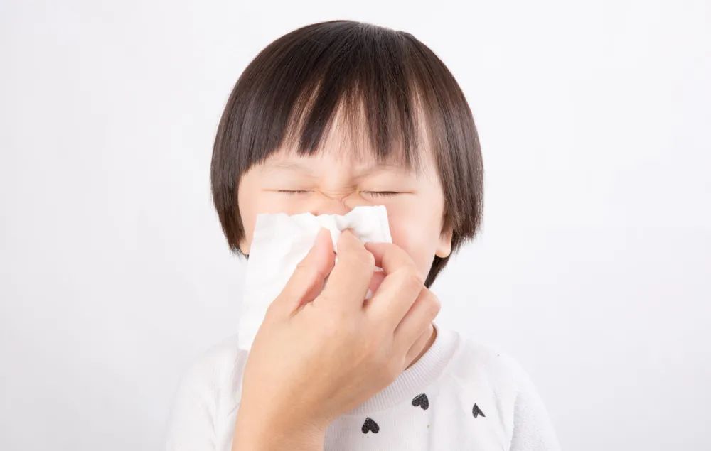 春季宝宝流鼻涕小妙招,春天宝宝打喷嚏流清鼻水怎么办