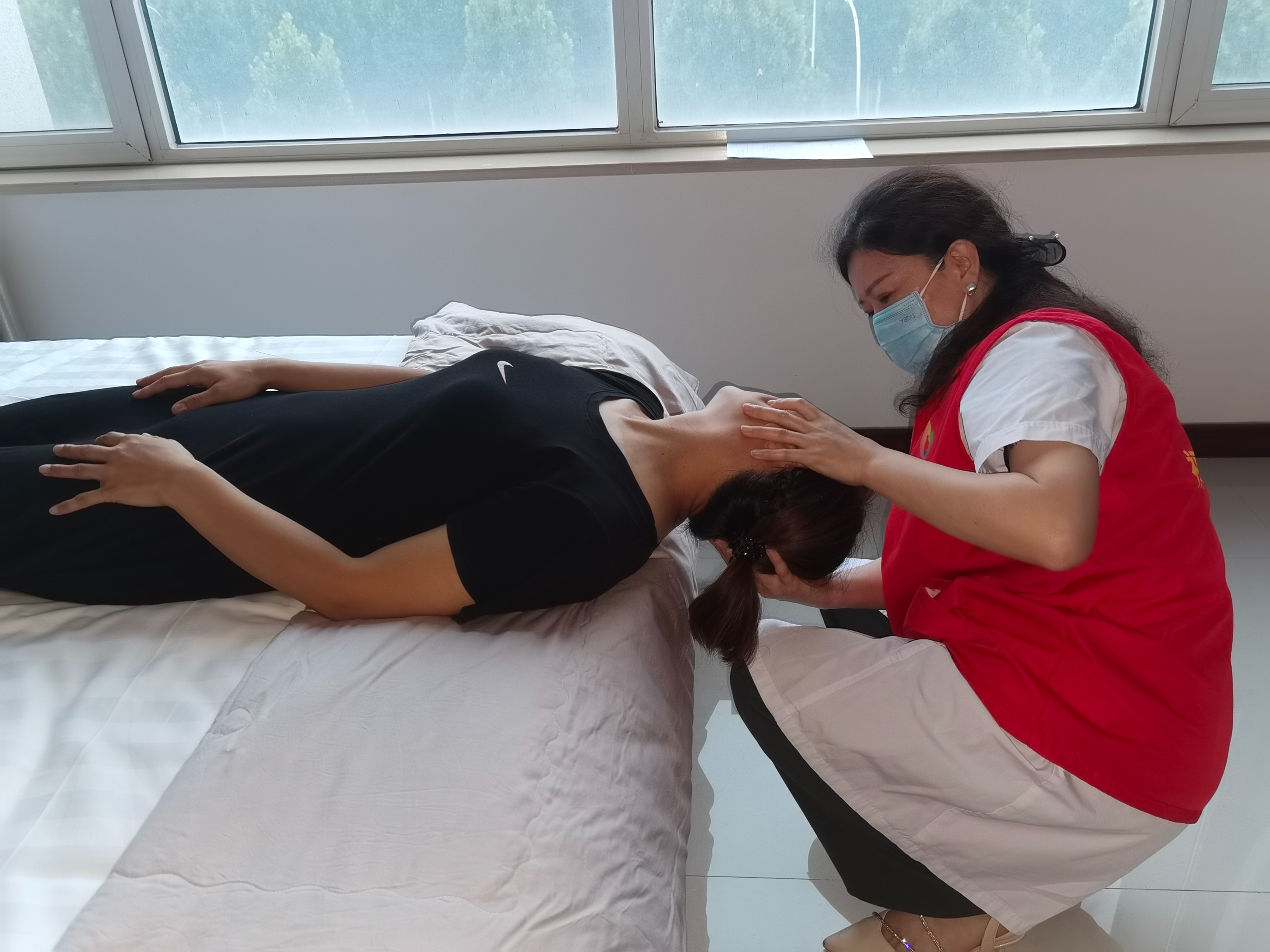 市三院联合宏仁堂“服务百姓健康行动”走进周村公共资源交易中心