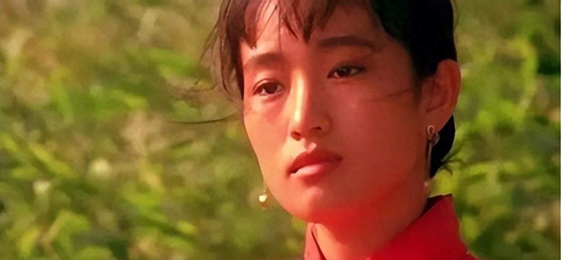 干瘪黑瘦，一口假牙，这就能演“村花”？观众表示越看越觉得假