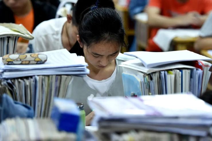 文科生理科生谁更有前途,文科生和理科生哪个更有优势视频