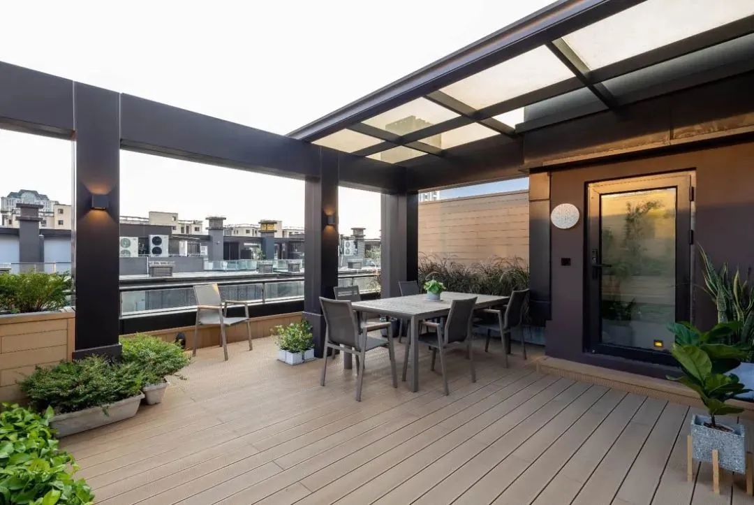 老公不顾反对买露台的顶楼房子,老公坚持买顶楼住不到半年