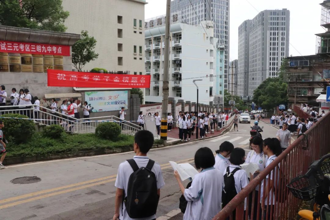 加油吧青年直击高考现场,加油吧少年2020高考直击