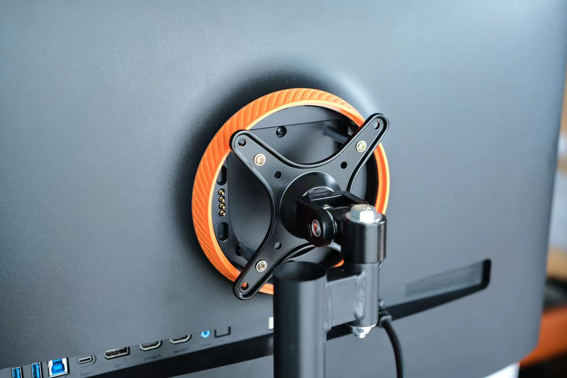 谁说显示器只能放电脑桌，老王帮你解锁自带系统显示器的新玩法