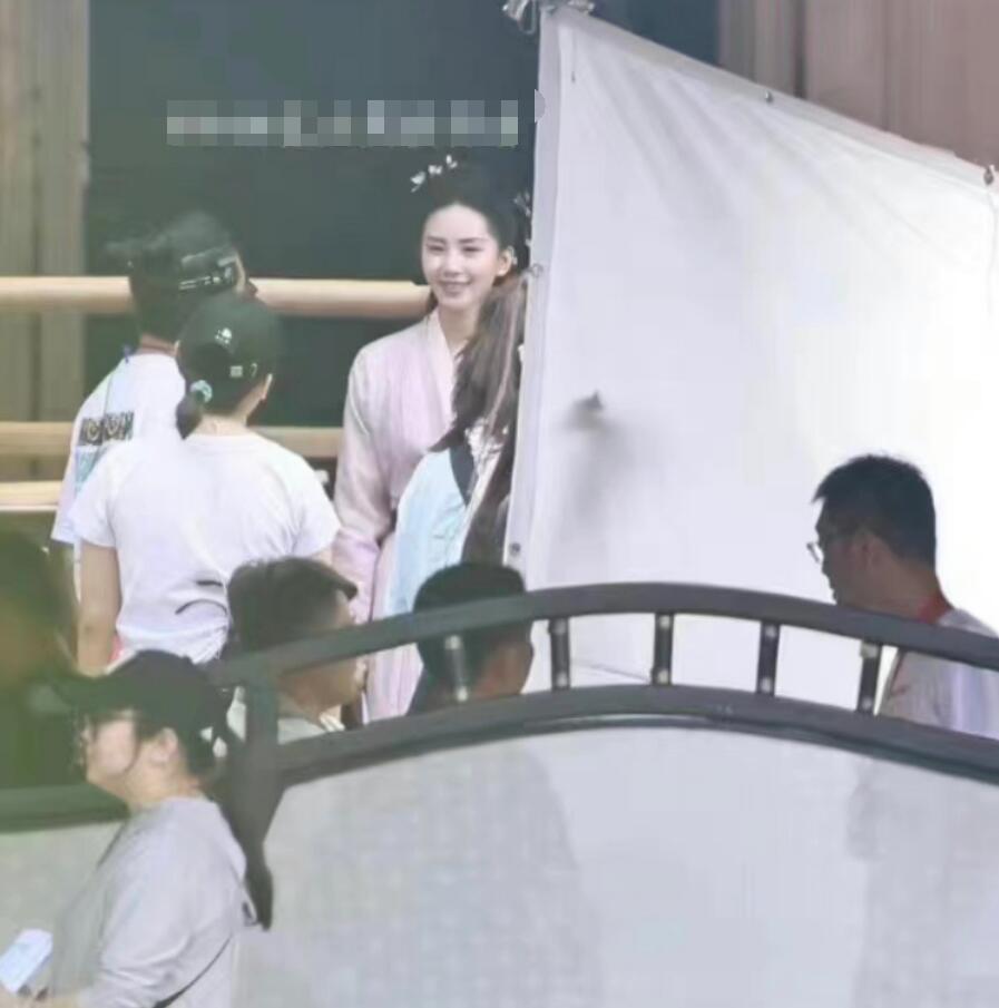 赵丽颖和白鹿同款发型,白鹿赵丽颖长月粉衣换脸造型对比