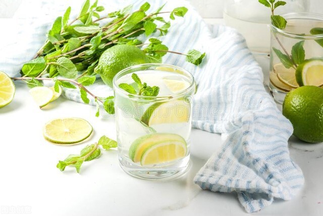 怎样才能用柠檬泡出柠檬水 (一个柠檬可以泡几次柠檬水)