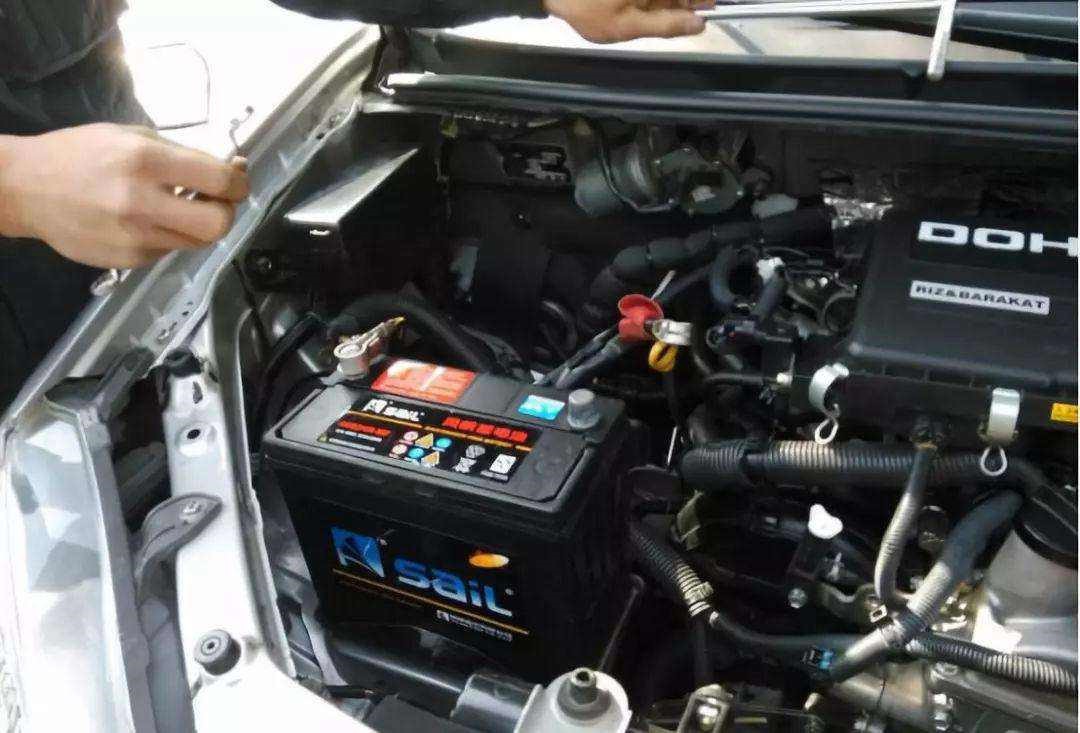 12v免维护蓄电池充电充多久充满,汽车蓄电池充到多少v才充满