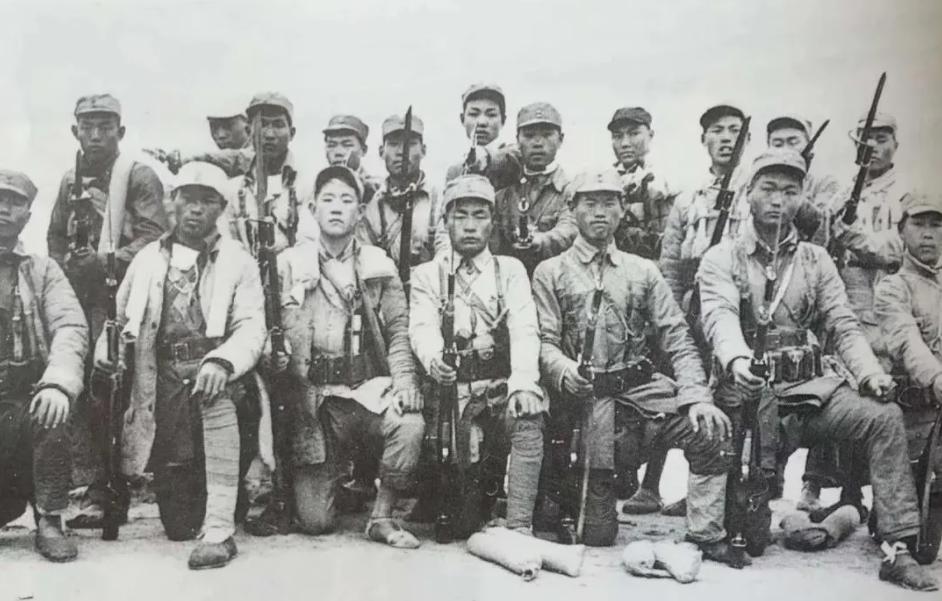 国军参谋长加入新四军，后率部“叛变”被骂汉奸，粟裕：连升三级