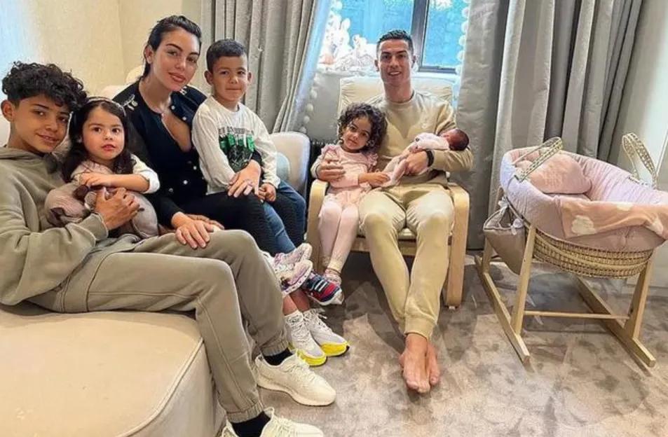 球星c罗的成长历程,c罗搭档内马尔姆巴佩