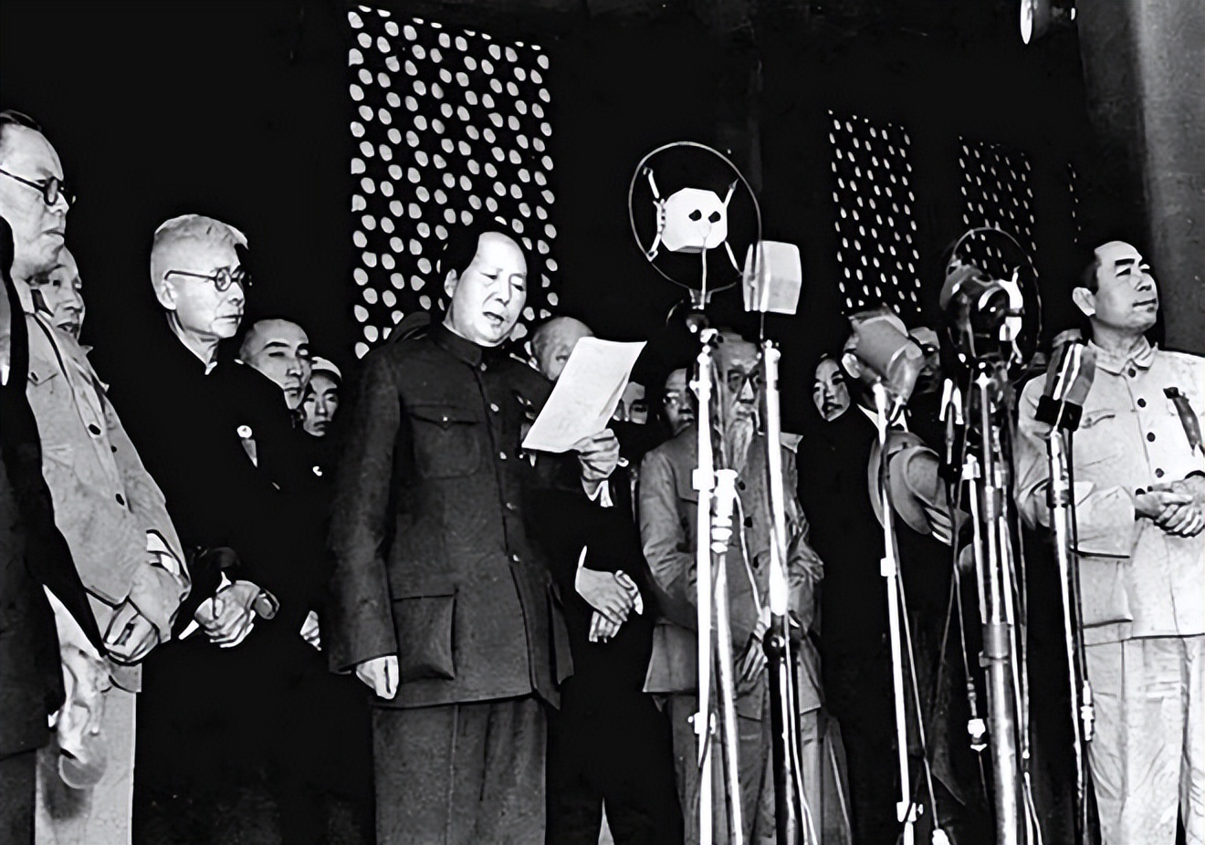 1949年开国大典，毛主席为何不让任弼时参加？背后原因令人泪目