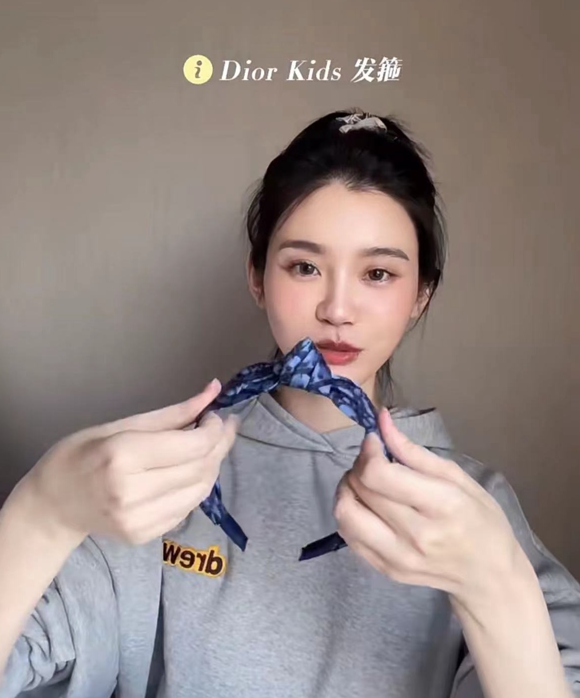 奚梦瑶1岁女儿背名牌包,奚梦瑶女儿庆生