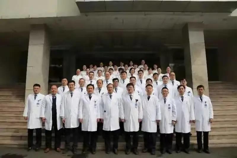 治肺癌青岛排在第一位医院是哪家,青岛肺癌手术最好专家