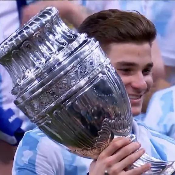 阿根廷阿尔瓦雷斯蜘蛛侠,河床阿尔瓦雷斯视频