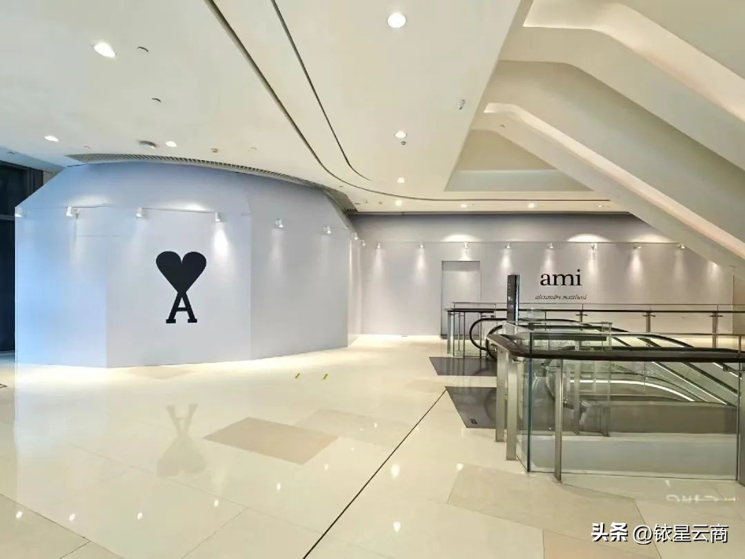 章回、大人糖、Sokolov等全国首店开业；一兆韦德宣布重组……