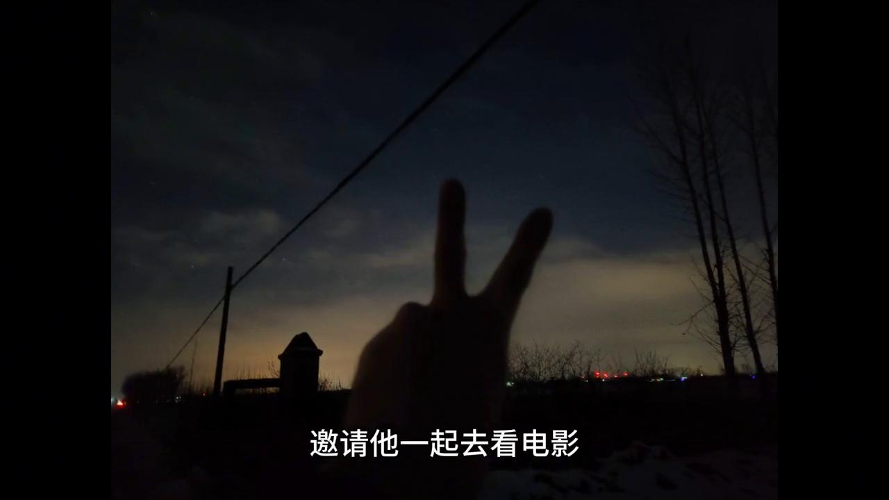 男子聚会遇见前女友,男子参加同学聚会和女子一见钟情