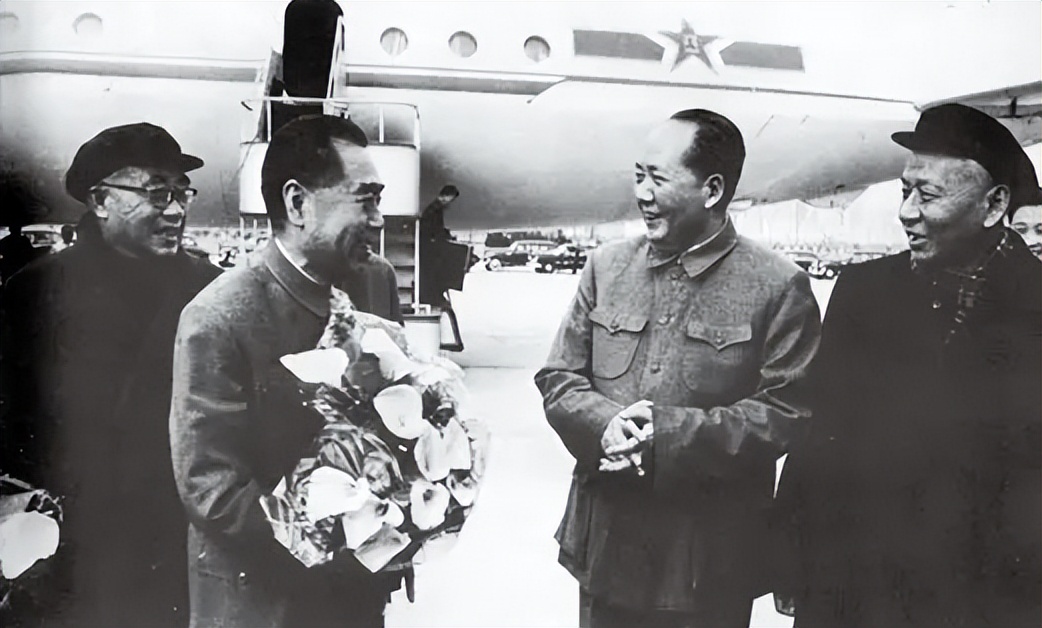 毛主席写给革命同志的3首诗词,既有豪情万丈,又让人潸然泪下!