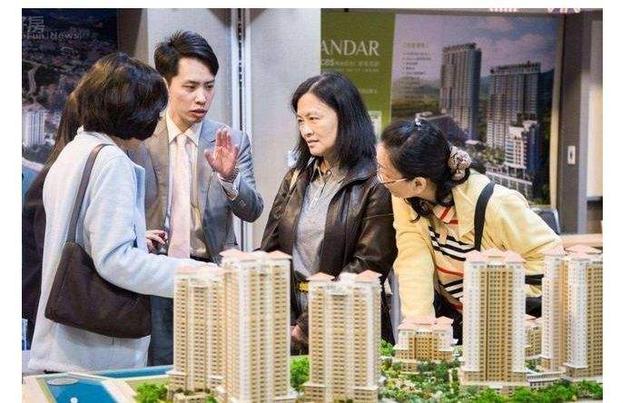 手里多套房子卖不出去,有一套新房自己不住需不需要出租