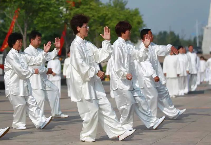 杭州90后姑娘熬夜十年长出老年斑,熬夜造成的老年斑长啥样