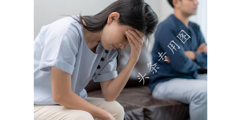 亲爸后妈把孩子给打了,姐弟被后妈打得奄奄一息