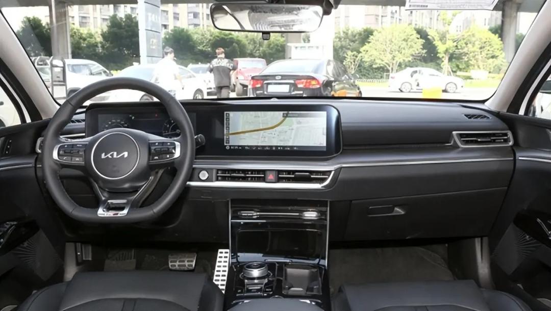 12年k5对比凯美瑞,k5和凯美瑞是一个级别的吗