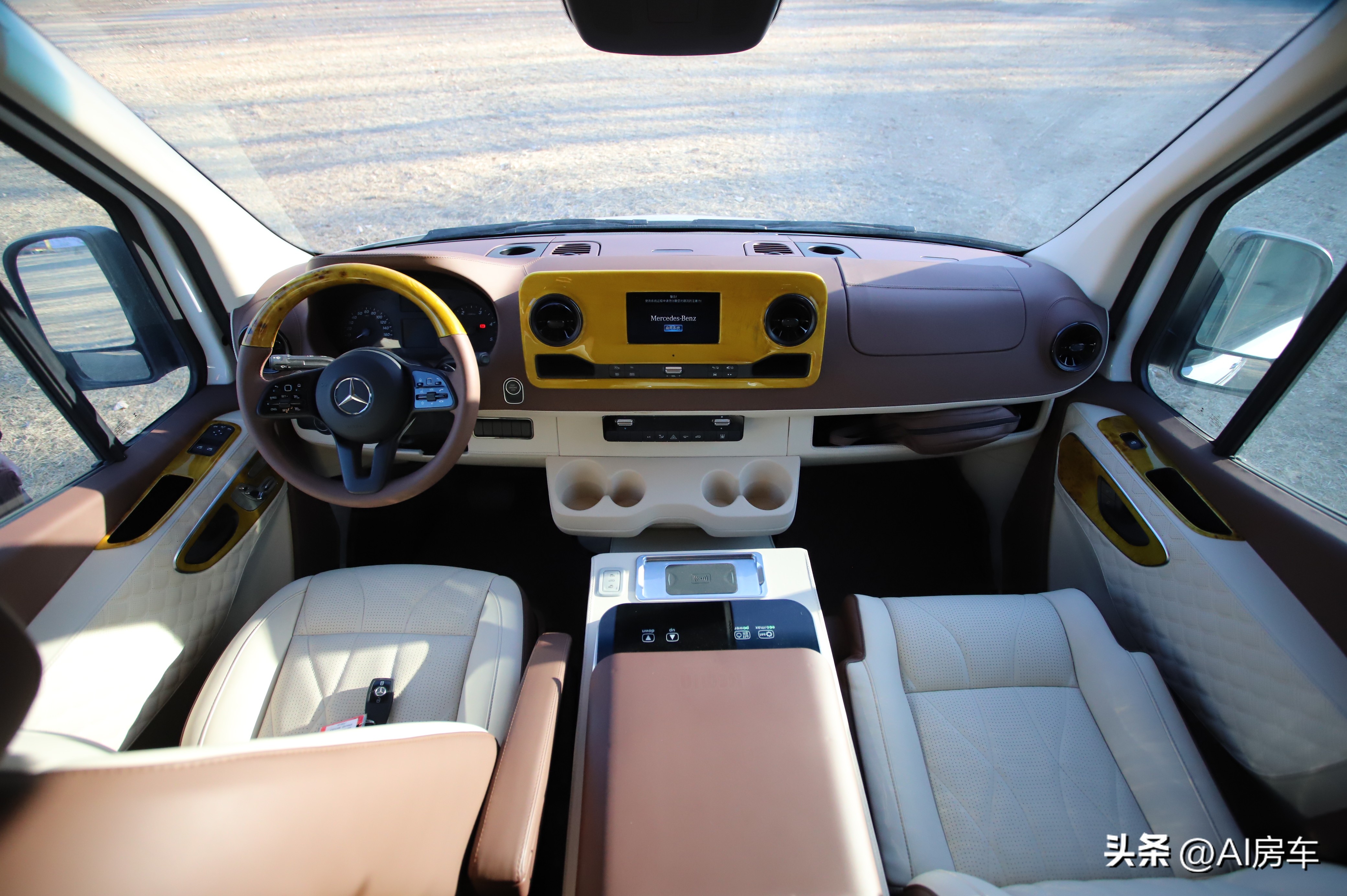 开它去看“村超”太爽了！赛后能车内做饭睡觉！详解奔驰商旅房车