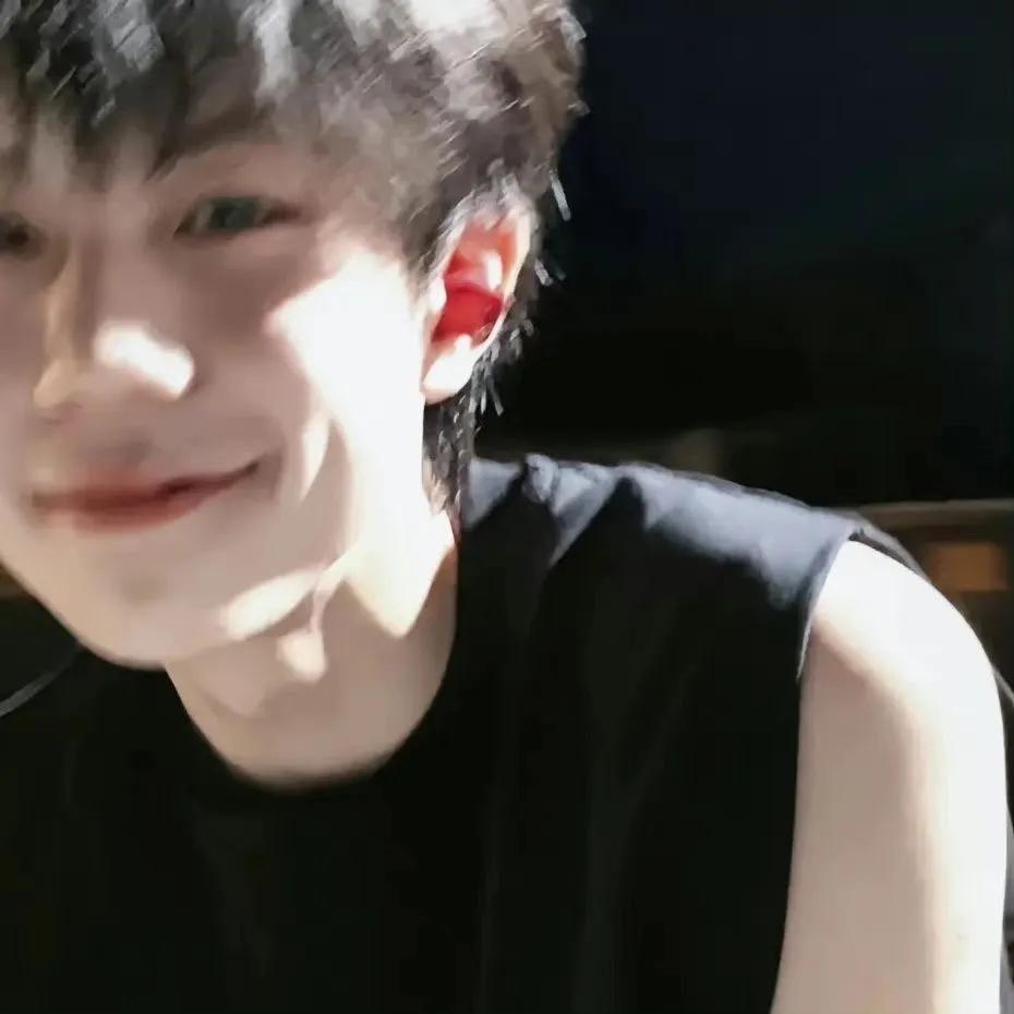 男生头像阳光简单干净,男生头像冷酷帅气