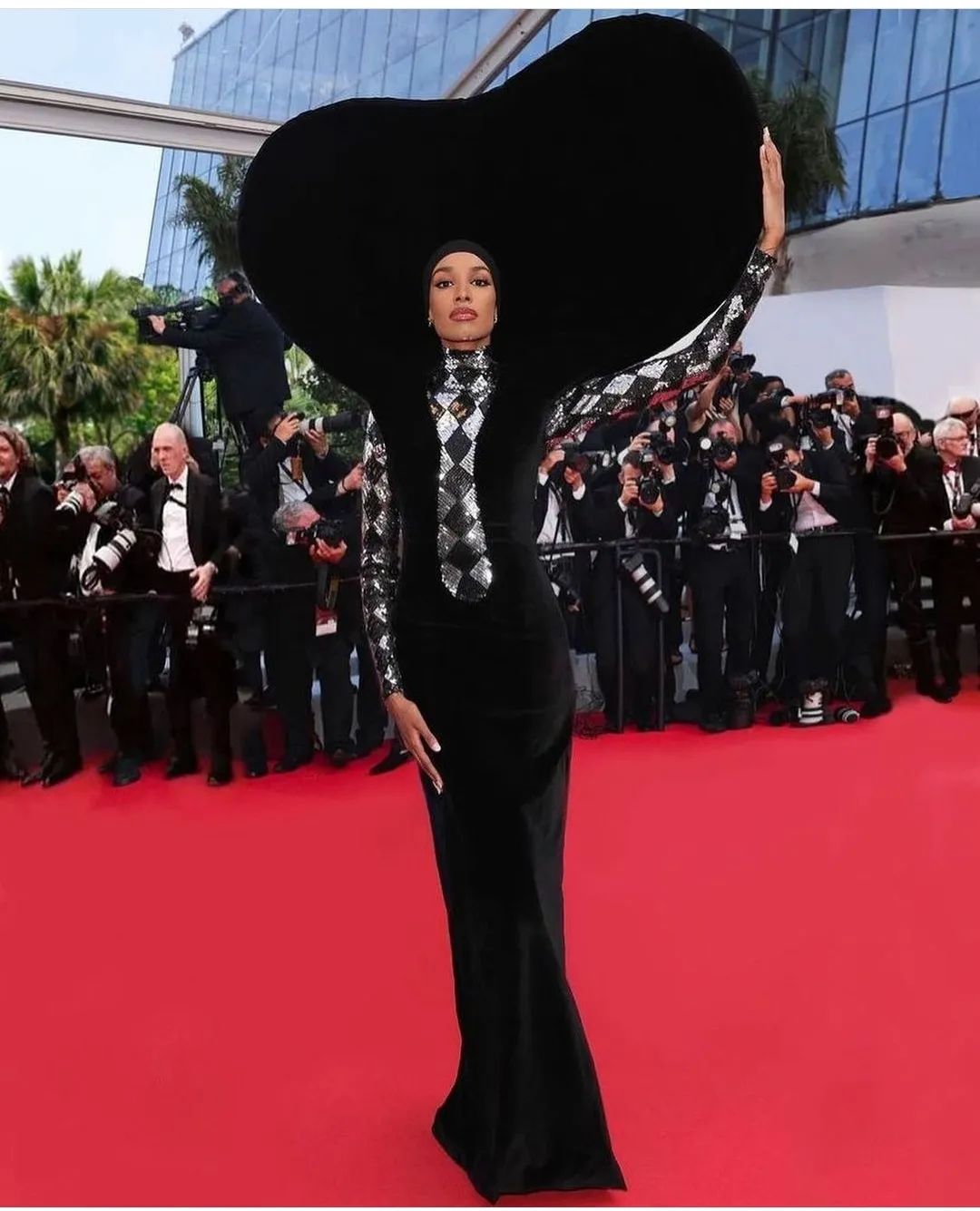 范冰冰为什么可以出现在戛纳红毯,范冰冰在戛纳让人吐槽的是什么