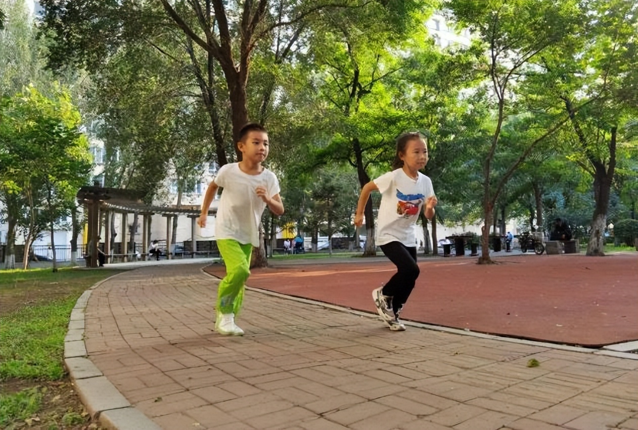 四类运动让孩子在玩耍中长高,注意这些运动不利于孩子生长发育