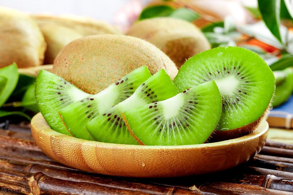 水果吃得越多反而会加速衰老,四种水果吃得越多衰老越快