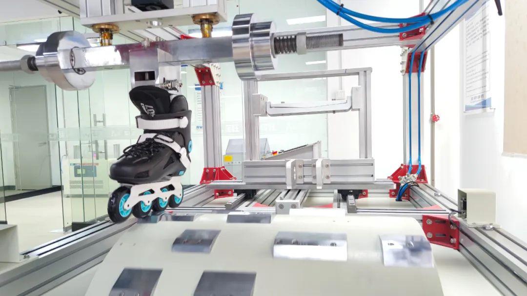 中国牌轮滑鞋,中国红轮滑鞋