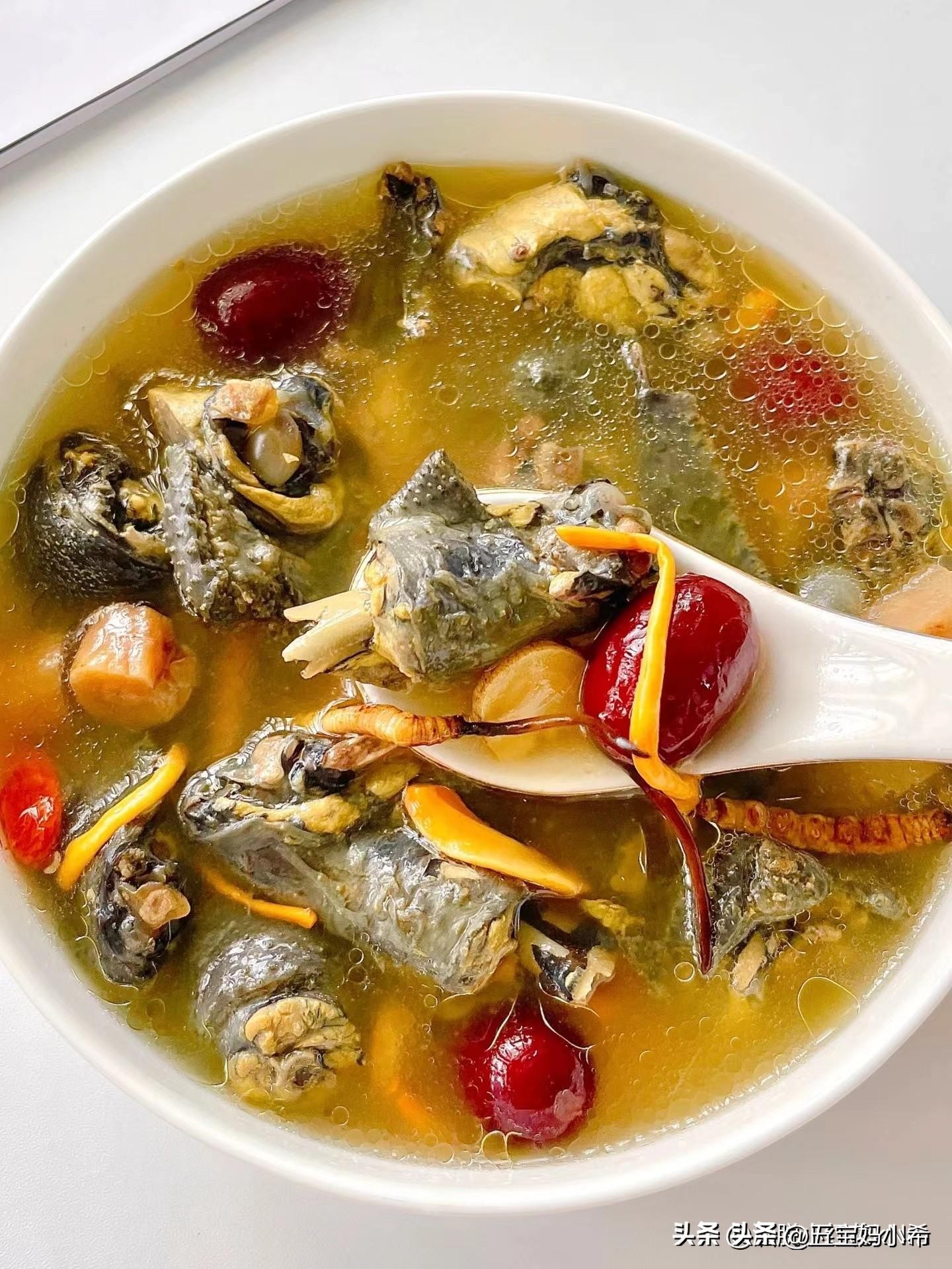 满满的胶原蛋白粉喝出好气色,多吃富含胶原蛋白的食物