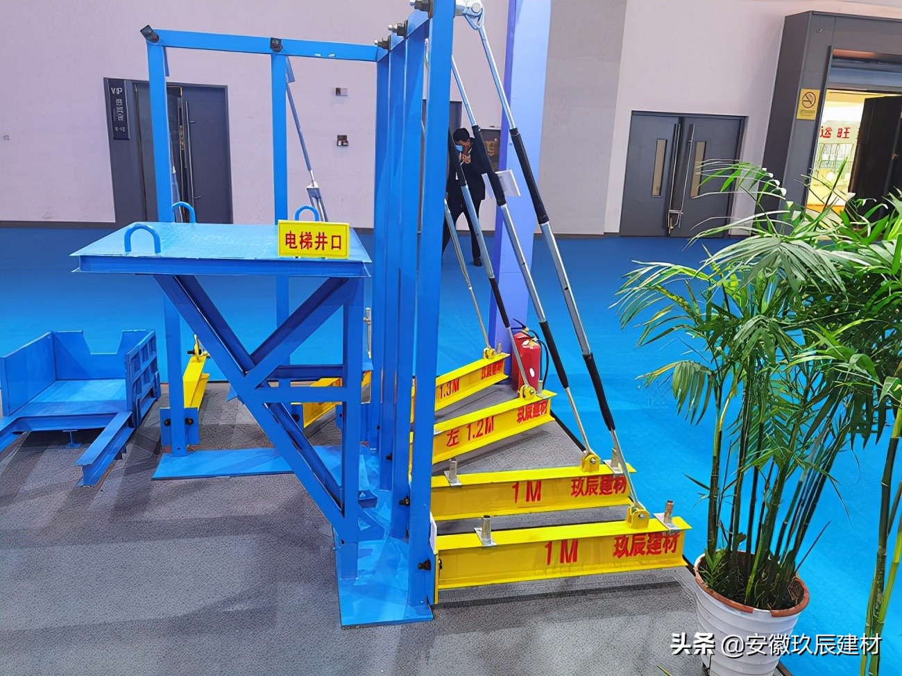 新型悬挑承力架施工步骤,工字钢新型悬挑架示意图