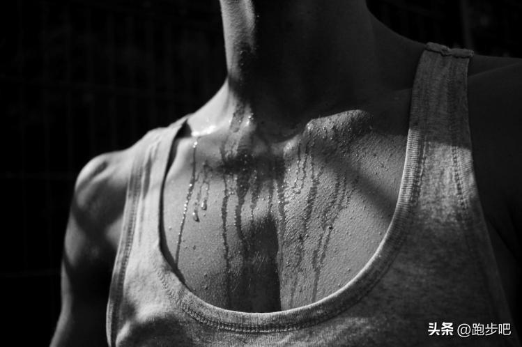 #72岁谭咏麟短短几天暴瘦14斤,73岁谭咏麟患病暴瘦后恢复圆润