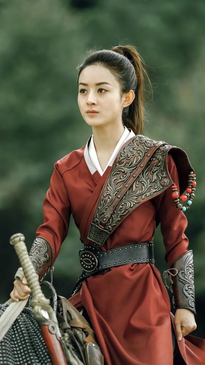 赵丽颖身着改良版旗袍大秀国风,赵丽颖穿着旗袍的照片