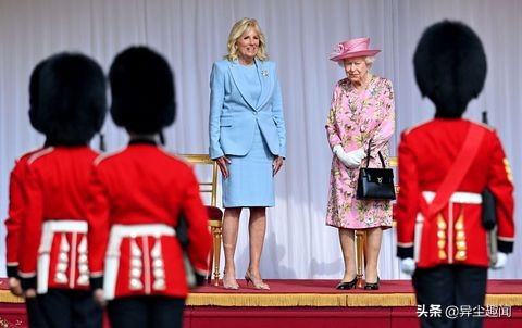 皇室蓝英国皇室衣服,英国王室穿什么颜色好看