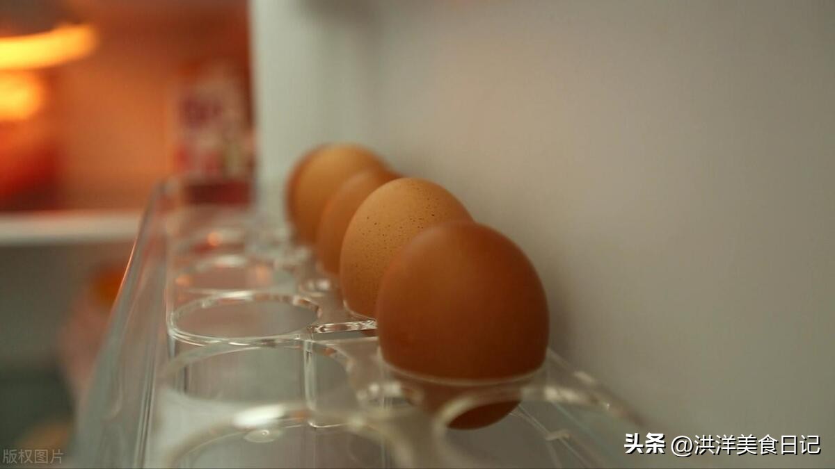 鸡蛋可以放冷水里储存吗,鸡蛋可以放到冰箱里边儿储藏吗