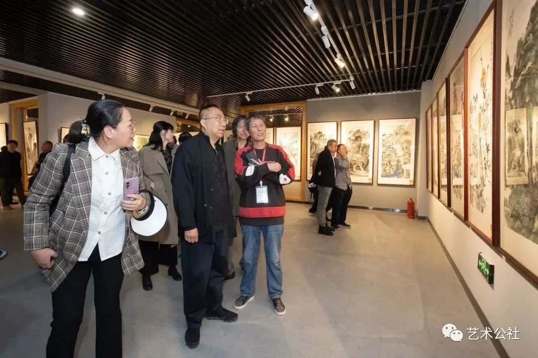 “与时代同行—中国书画名家走进榆阳学术邀请展”在陕西榆林开幕