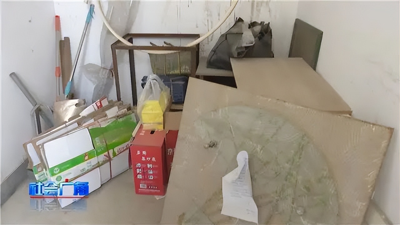 记者刚进芝罘区这个小区采访，一份“礼包”从天而降