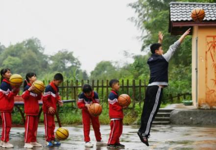 特岗教师在无编制的三年内评优吗,特岗教师无编属于合同工吗