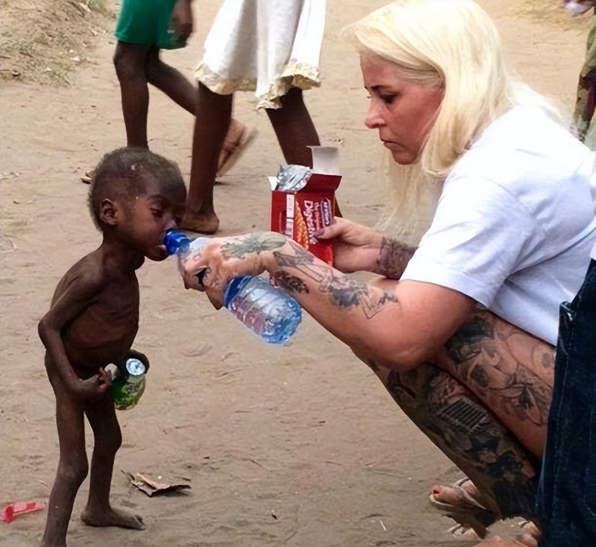 2013年，非洲2岁“巫童”遭父母遗弃，饿得皮包骨，如今还活着吗