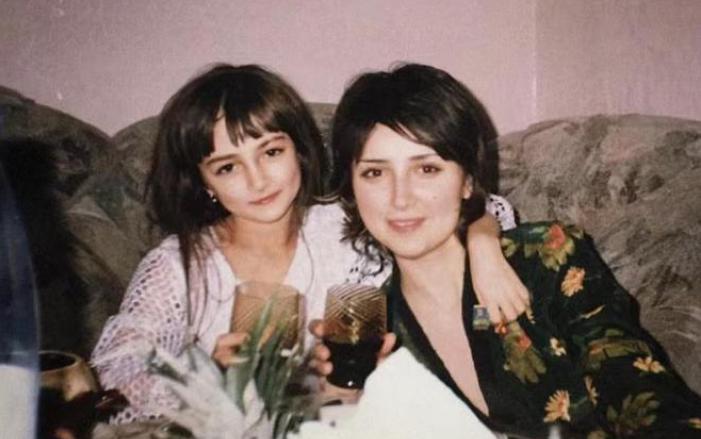 19年天津小伙踢场足球，换来个乌克兰美女硕士做老婆，如今咋样