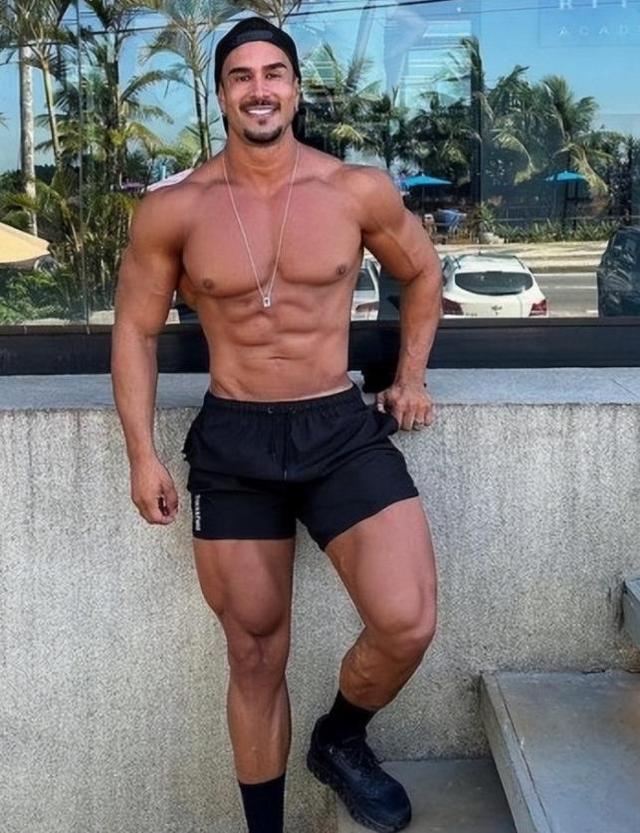 内马尔年轻的时候腹肌,内马尔恋情