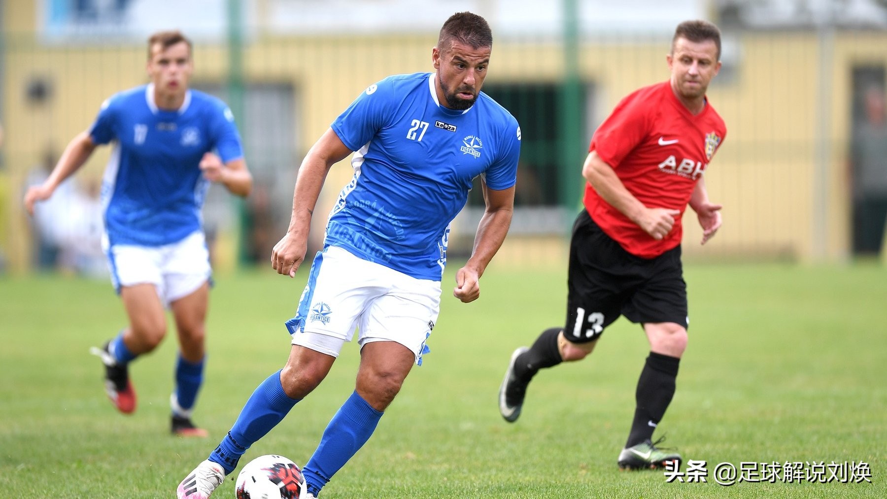 90年代足坛球星排行,现役九十年代踢球的人